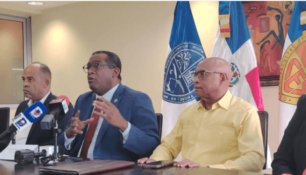 UASD plantea incorporar reajuste automático de salarios en el Código Laboral 5 La UASD impulsa una iniciativa para indexar salarios según inflación y productividad, buscando mayor equidad laboral en República Dominicana.