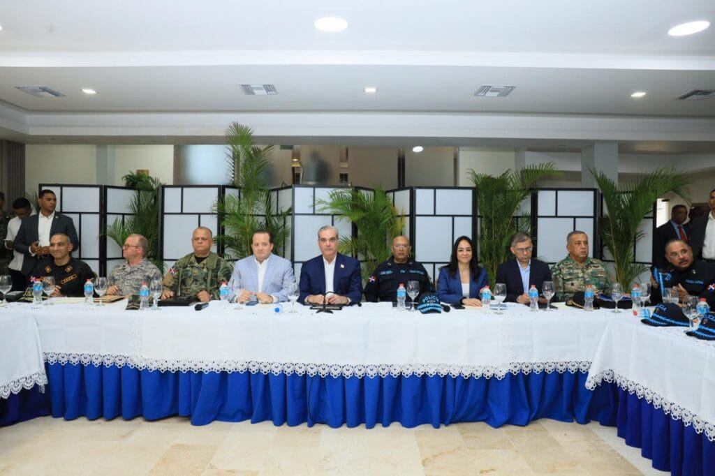 Fuerza de Tarea Conjunta reporta disminución de robos, más arrestos y decomiso de armas en operativos 7 Fuerza de Tarea Conjunta reporta disminución de robos, más arrestos y decomiso de armas en operativos