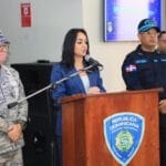 Fuerza de Tarea Conjunta reporta disminución de robos, más arrestos y decomiso de armas en operativos 11 La Fuerza de Tarea Conjunta redujo robos, ejecutó miles de órdenes judiciales y decomisó armas, según el informe presentado por el gobierno.