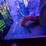 ¡Alerta bancaria! Así actúan los estafadores para robarte tus datos 6 Los bancos nunca piden claves o tokens por teléfono. La ABA revela cómo protegerte de los fraudes cibernéticos.