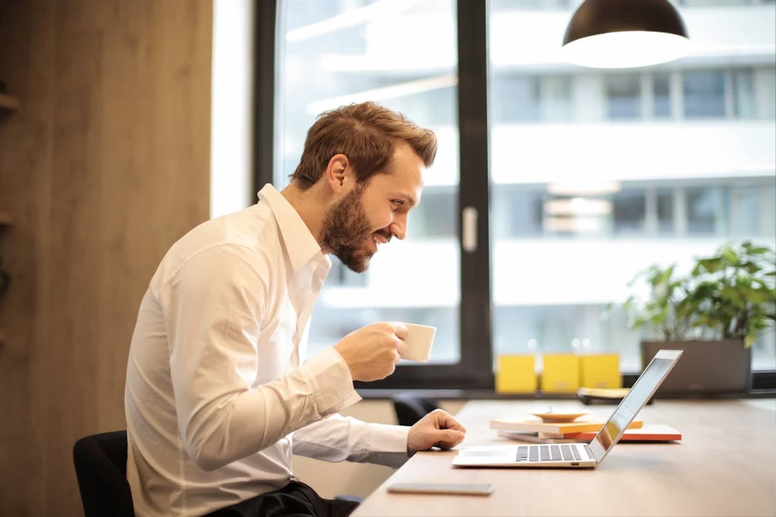 El secreto de los empleados más productivos: un ciclo de 75/33 5 Un estudio revela que los empleados más eficientes siguen un ritmo de 75 minutos de trabajo y 33 de descanso. Conoce los detalles.