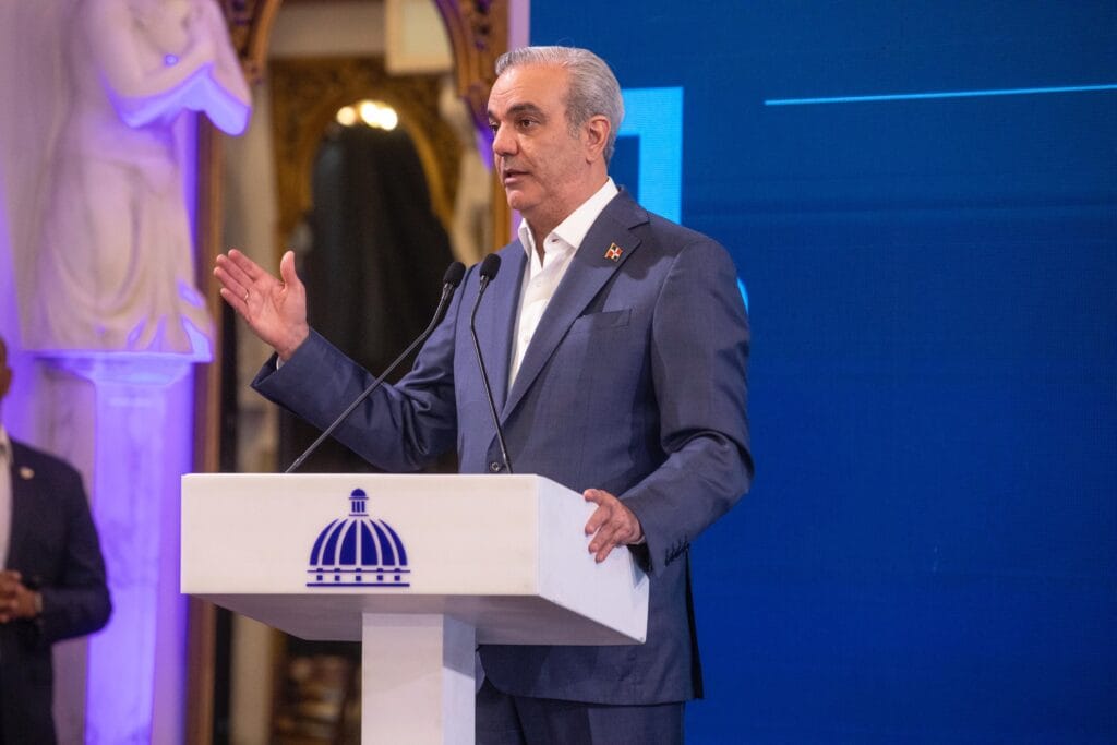 Abinader llama a los presidenciables del PRM a respetar las leyes 5 El presidente Luis Abinader insta a los precandidatos presidenciales del PRM a cumplir las leyes electorales y actuar con democracia, sin afectar al Gobierno ni al partido. Conoce los detalles de su declaración.