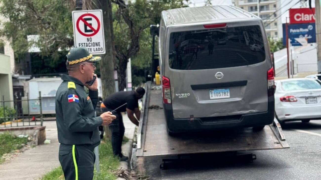 Digesett y Parquéate RD activan operativo NO Estacione del plan RD se Mueve 5 Digesett y Parquéate RD activan el operativo NO Estacione del plan RD se Mueve para fiscalizar vehículos mal estacionados y mejorar la movilidad en República Dominicana. Conoce las acciones y resultados.