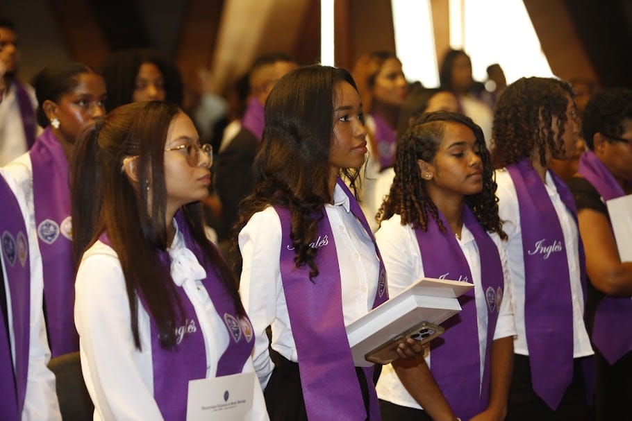 UASD gradúa 643 estudiantes en los idiomas inglés, francés, italiano, creole, portugués, español y alemán 7 UASD gradúa 643 estudiantes en los idiomas inglés, francés, italiano, creole, portugués, español y alemán
