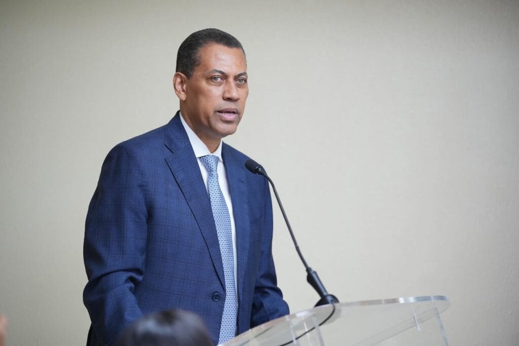 Rector Beltrán e INDOTEL anuncian alianza histórica para reducir brecha digital en la universidad pública 10 Rector Beltrán e INDOTEL anuncian alianza histórica para reducir brecha digital en la universidad pública