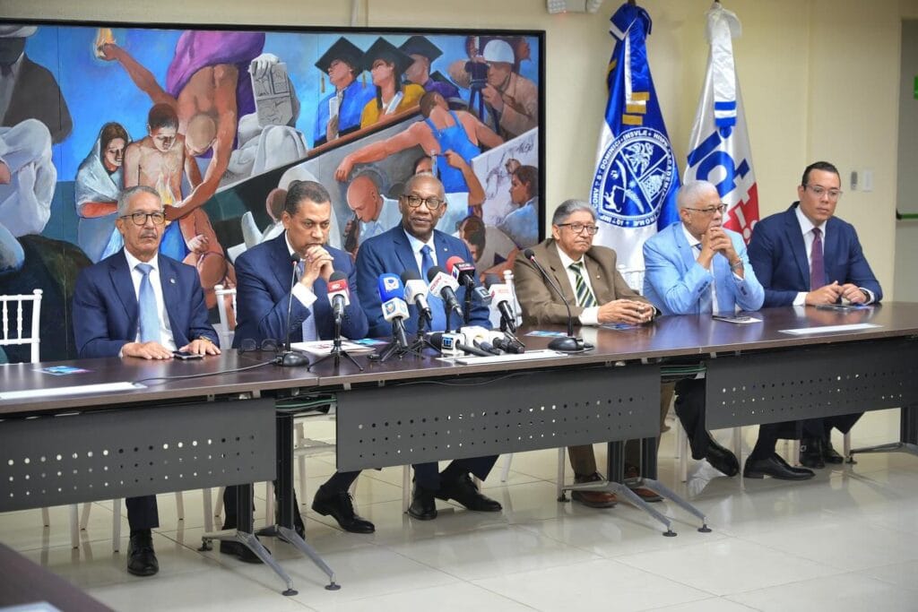 Rector Beltrán e INDOTEL anuncian alianza histórica para reducir brecha digital en la universidad pública 6