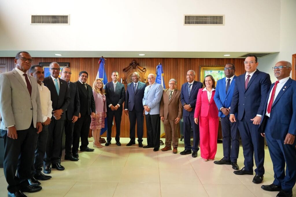 Rector Beltrán e INDOTEL anuncian alianza histórica para reducir brecha digital en la universidad pública 8 Rector Beltrán e INDOTEL anuncian alianza histórica para reducir brecha digital en la universidad pública