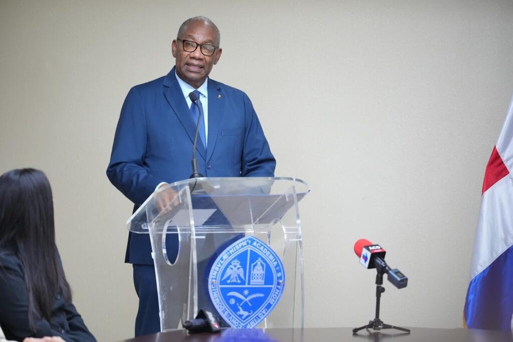Rector Beltrán e INDOTEL anuncian alianza histórica para reducir brecha digital en la universidad pública 11 Rector Beltrán e INDOTEL anuncian alianza histórica para reducir brecha digital en la universidad pública