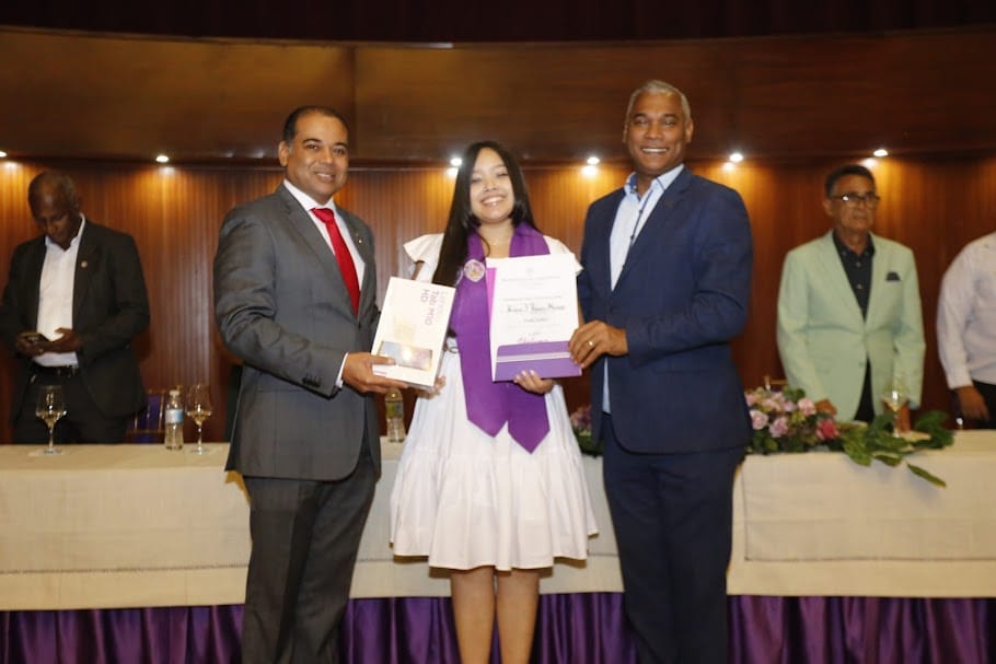 UASD gradúa 643 estudiantes en los idiomas inglés, francés, italiano, creole, portugués, español y alemán 10 UASD gradúa 643 estudiantes en los idiomas inglés, francés, italiano, creole, portugués, español y alemán