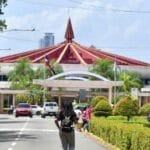 UASD condena incursión de militares a la sede central de la Academia 6 La UASD condena la incursión de militares en su sede central, denunciando violación al fuero universitario y represión por su oposición a proyectos mineros. Entérate de los detalles.