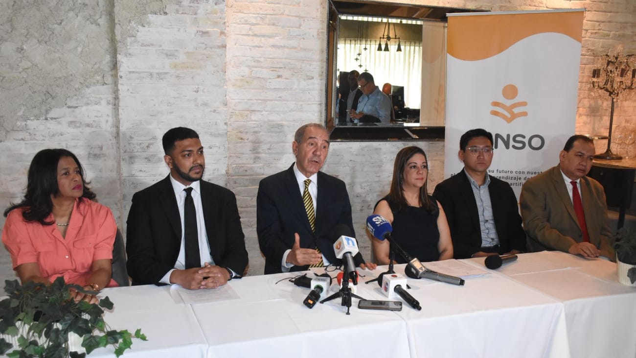 Mescyt impulsa innovación educativa en América Latina con plataforma de IA para la enseñanza del inglés 5 El Mescyt lanza un programa pionero en América Latina para enseñar inglés con inteligencia artificial, beneficiando a miles de estudiantes dominicanos con tutorías interactivas y personalizadas.