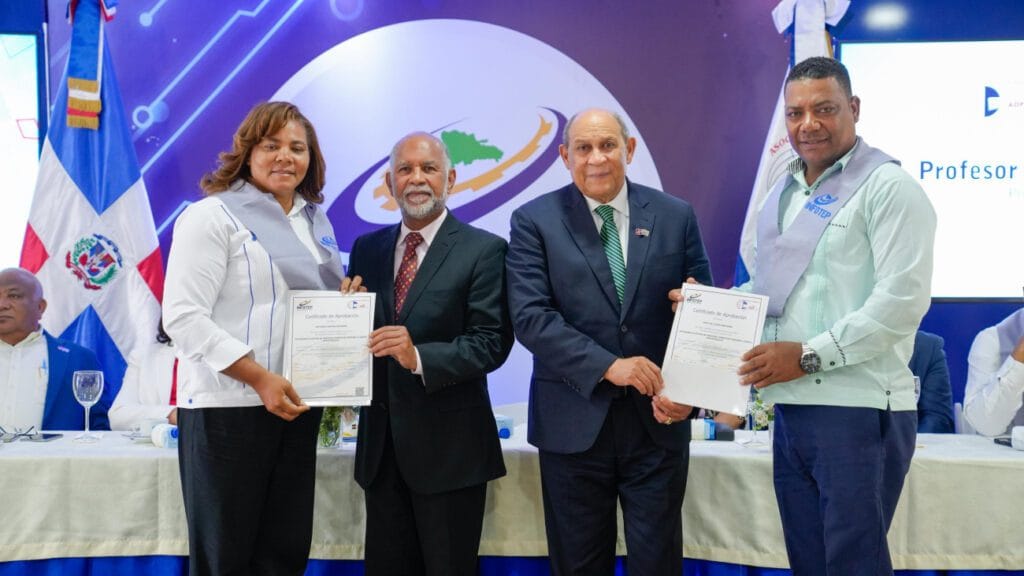 Infotep y ADP forman a líderes sindicales para impulsar la educación en República Dominicana 8 Infotep y ADP forman a líderes sindicales para impulsar la educación en República Dominicana
