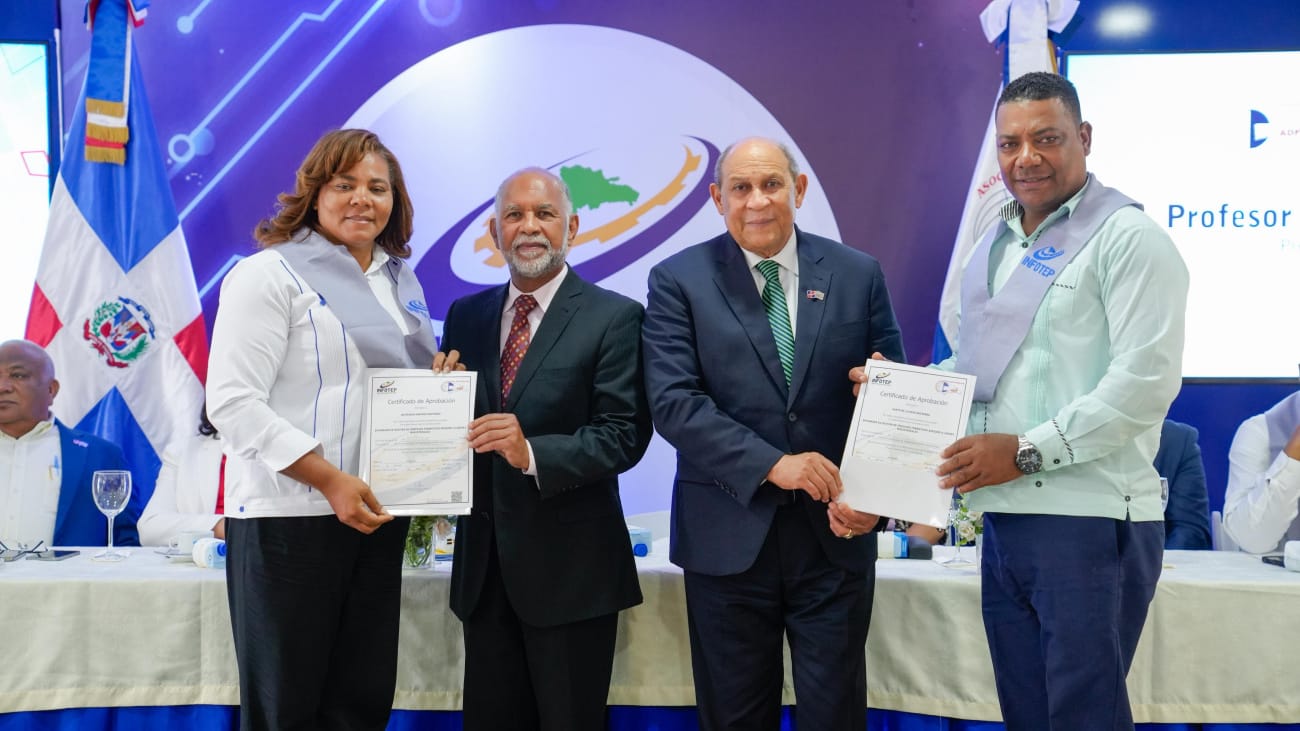 Infotep y ADP forman a líderes sindicales para impulsar la educación en República Dominicana 5 230 dirigentes de la ADP se certificaron en un diplomado del Infotep para replicar conocimientos entre 43,000 docentes y mejorar la educación pública.