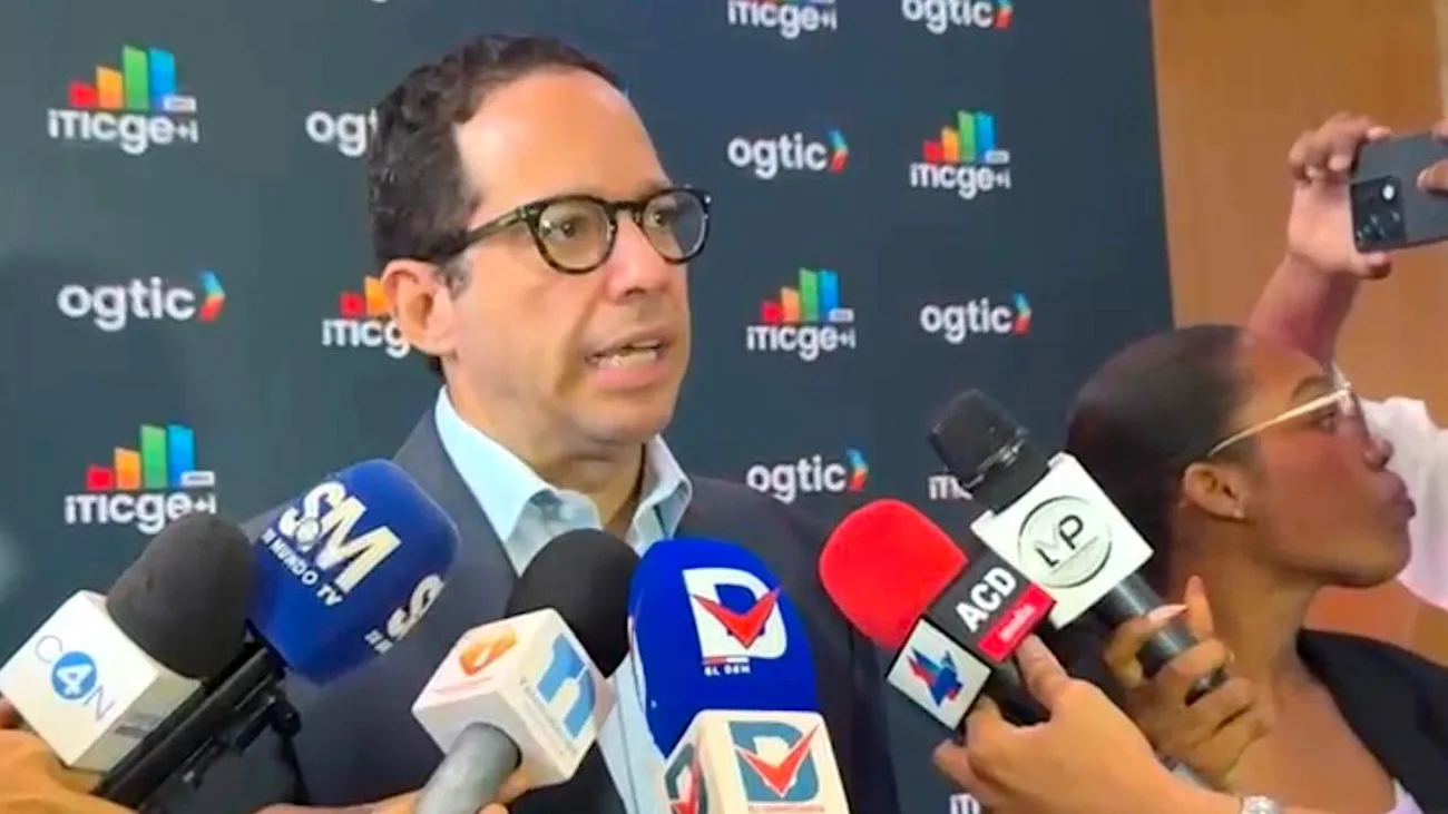 Ministro Freund: “El 100 % de las instituciones estarán integradas en esquema de horario escalonado para el próximo lunes” 5 El ministro Sigmund Freund asegura que el 100% de las instituciones públicas adoptarán el horario escalonado para reducir la congestión en el Gran Santo Domingo. Conoce los detalles y cifras clave de esta medida.