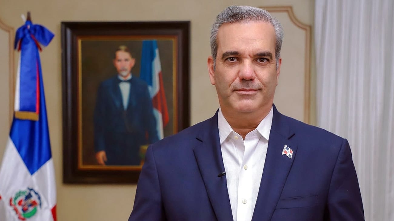 Presidente Abinader dona su sueldo completo a causas sociales; más de RD 6 millones destinados a fundaciones en todo el país 5 El presidente Luis Abinader dona más de RD 6 millones de su sueldo anual a 18 fundaciones sociales en RD, beneficiando salud, educación y comunidades vulnerables.