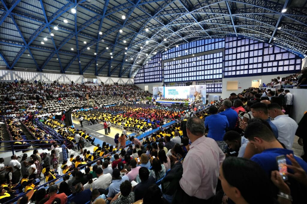 UASD gradúa a 1,577 profesionales en La Romana durante acto solemne de la región Este, en el marco del 162 aniversario de la Restauración 6 UASD gradúa a 1,577 profesionales en La Romana durante acto solemne de la región Este, en el marco del 162 aniversario de la Restauración