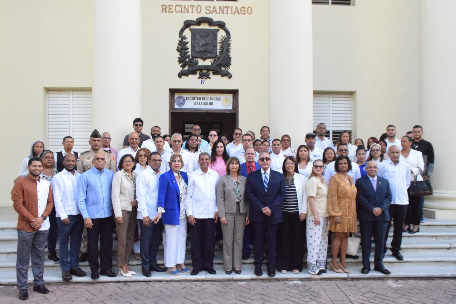 Inician festividades por 40 años de creación de la UASD Recinto Santiago 5 La UASD Recinto Santiago celebra sus 40 años con actividades conmemorativas, incluyendo izamiento de bandera, ofrenda floral, misa, maratón y conferencia magistral de Leonel Fernández.
