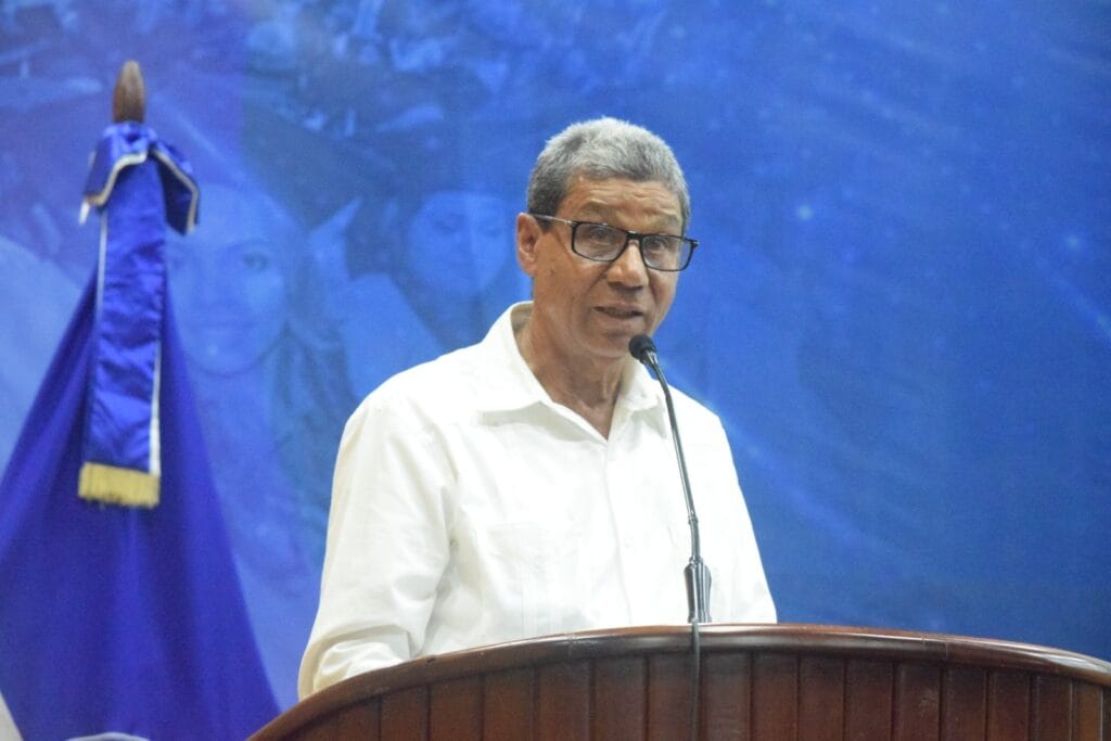 Leonel Fernández ofrece conferencia magistral sobre Educación Superior e Inteligencia Artificial en la UASD Recinto Santiago