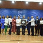 El Dr. Leonel Fernández dictó una conferencia magistral sobre "Educación Superior e Inteligencia Artificial" en la UASD Recinto Santiago, destacando la importancia de una IA inclusiva, regulada y al servicio del ser humano. Evento clave en el 40 aniversario del recinto.