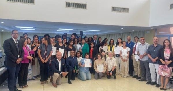 UASD recibe estudiantes hijos de dominicanos de la diáspora 5 La UASD recibe a estudiantes hijos de dominicanos de la diáspora para fortalecer vínculos culturales y académicos. Conoce cómo la universidad promueve la identidad y oportunidades educativas para la comunidad dominicana en el exterior.