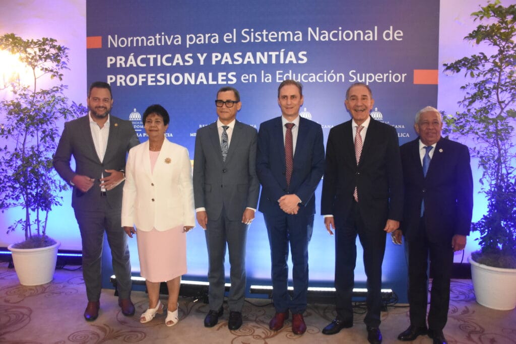 Mescyt presenta normativa nacional para prácticas y pasantías profesionales en universidades