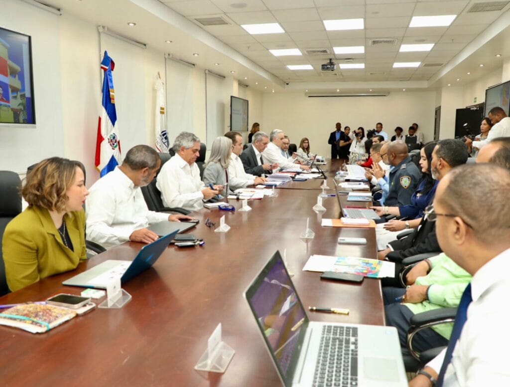 Presidente Abinader impulsa transformación educativa con 124,000 docentes formándose en áreas STEAM 6