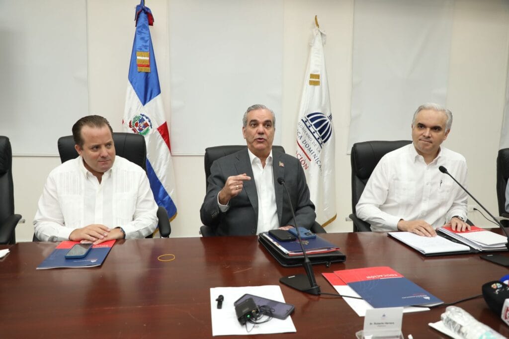 Presidente Abinader impulsa transformación educativa con 124,000 docentes formándose en áreas STEAM 7 Presidente Abinader impulsa transformación educativa con 124,000 docentes formándose en áreas STEAM