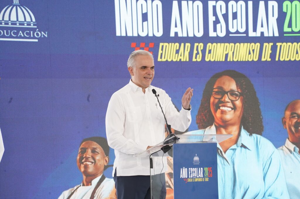 Presidente Abinader llama a los padres a acompañar y motivar a sus hijos en el nuevo año escolar 2025-2026 11 Presidente Abinader llama a los padres a acompañar y motivar a sus hijos en el nuevo año escolar 2025-2026