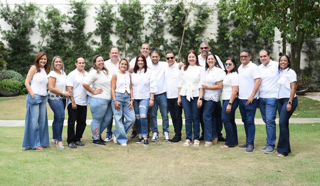 Promoción Epílogo del Sagrado Corazón de Jesús celebra 30 aniversario con emotivo encuentro 10 Promoción Epílogo del Sagrado Corazón de Jesús celebra 30 aniversario con emotivo encuentro