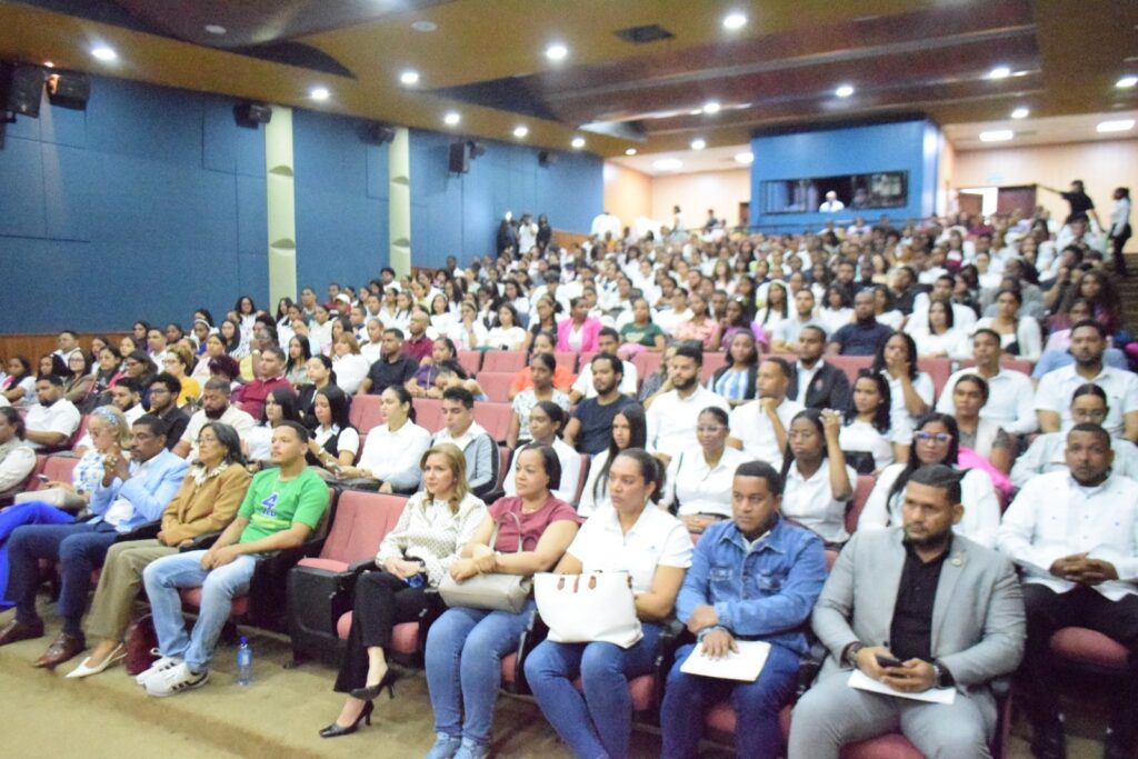 MESCyT entrega 351 becas nacionales de grado y posgrado en la UASD Recinto Santiago 7 MESCyT entrega 351 becas nacionales de grado y posgrado en la UASD Recinto Santiago