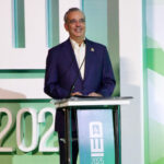 Presidente Abinader destaca récord histórico en inversión extranjera directa en la República Dominicana 2 El presidente Luis Abinader resaltó el récord histórico de inversión extranjera directa en República Dominicana, con USD 4,523 millones en 2024 y proyecciones de superar los USD 4,860 millones en 2025, consolidando al país como destino líder en el Caribe y América Latina.