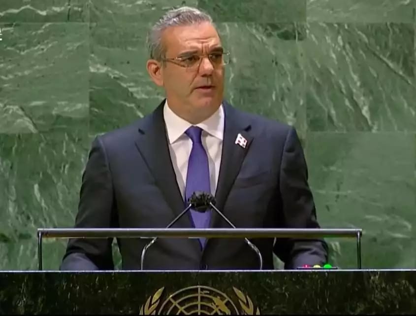 Luis Abinader aboga por una ONU renovada y exige acción urgente frente a la crisis haitiana en el 80 aniversario del organismo 5 El presidente Luis Abinader llamó en la ONU a una reforma profunda del organismo y exigió acción urgente frente a la crisis haitiana, advirtiendo que la inacción pone en riesgo la paz y la seguridad regional.