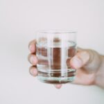 La deshidratación podría aumentar el estrés y afectar la salud 6 Beber menos agua eleva el cortisol y aumenta el estrés, según un estudio científico.