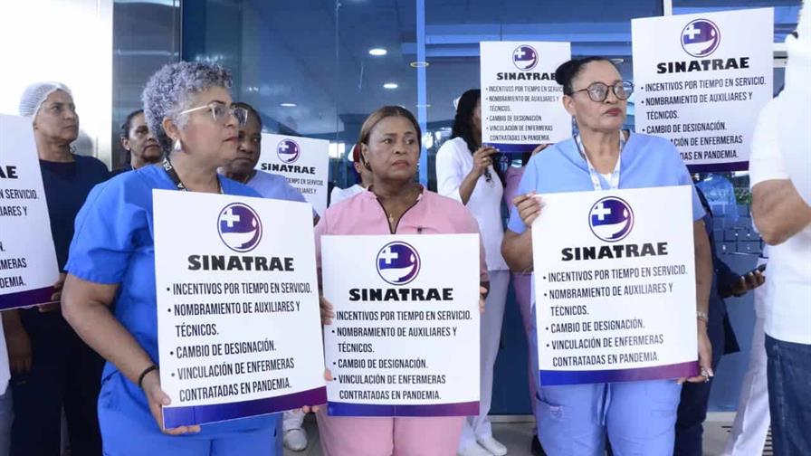 Protesta de enfermeras interrumpe servicios en hospital Cabral y Báez por reclamos laborales 5