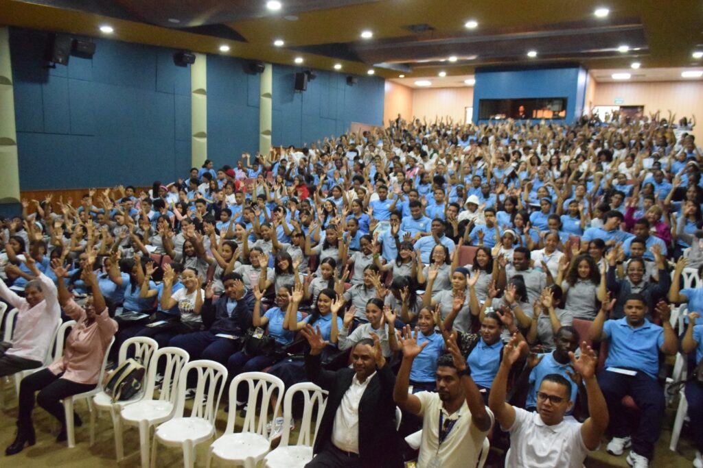 Creatividad e innovación marcan jornada inductiva de Diseño Industrial y Moda en la UASD Santiago
