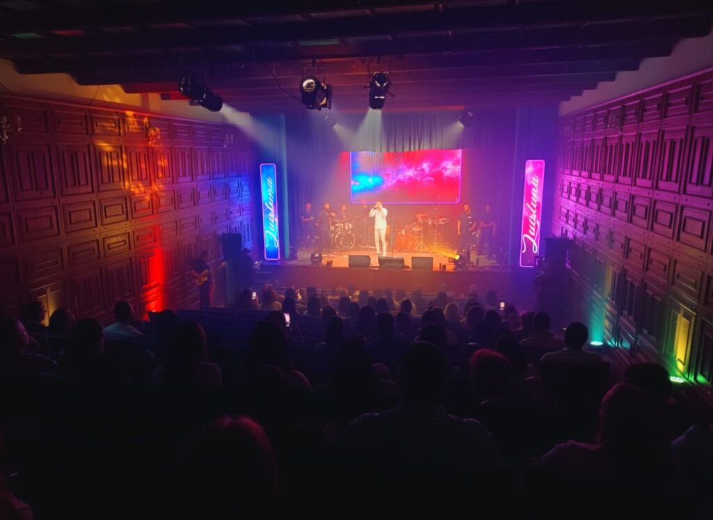 Luis Luna en Otra Galaxia: Un viaje musical más allá de las estrellas 10 Luis Luna en Otra Galaxia: Un viaje musical más allá de las estrellas