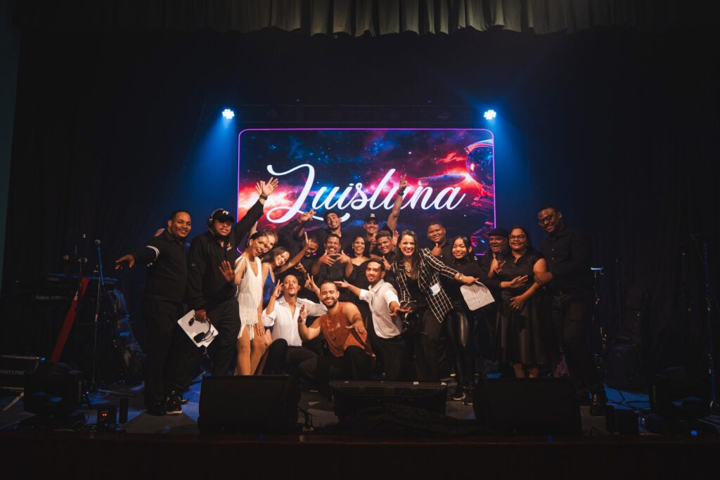 Luis Luna en Otra Galaxia: Un viaje musical más allá de las estrellas 8 Luis Luna en Otra Galaxia: Un viaje musical más allá de las estrellas
