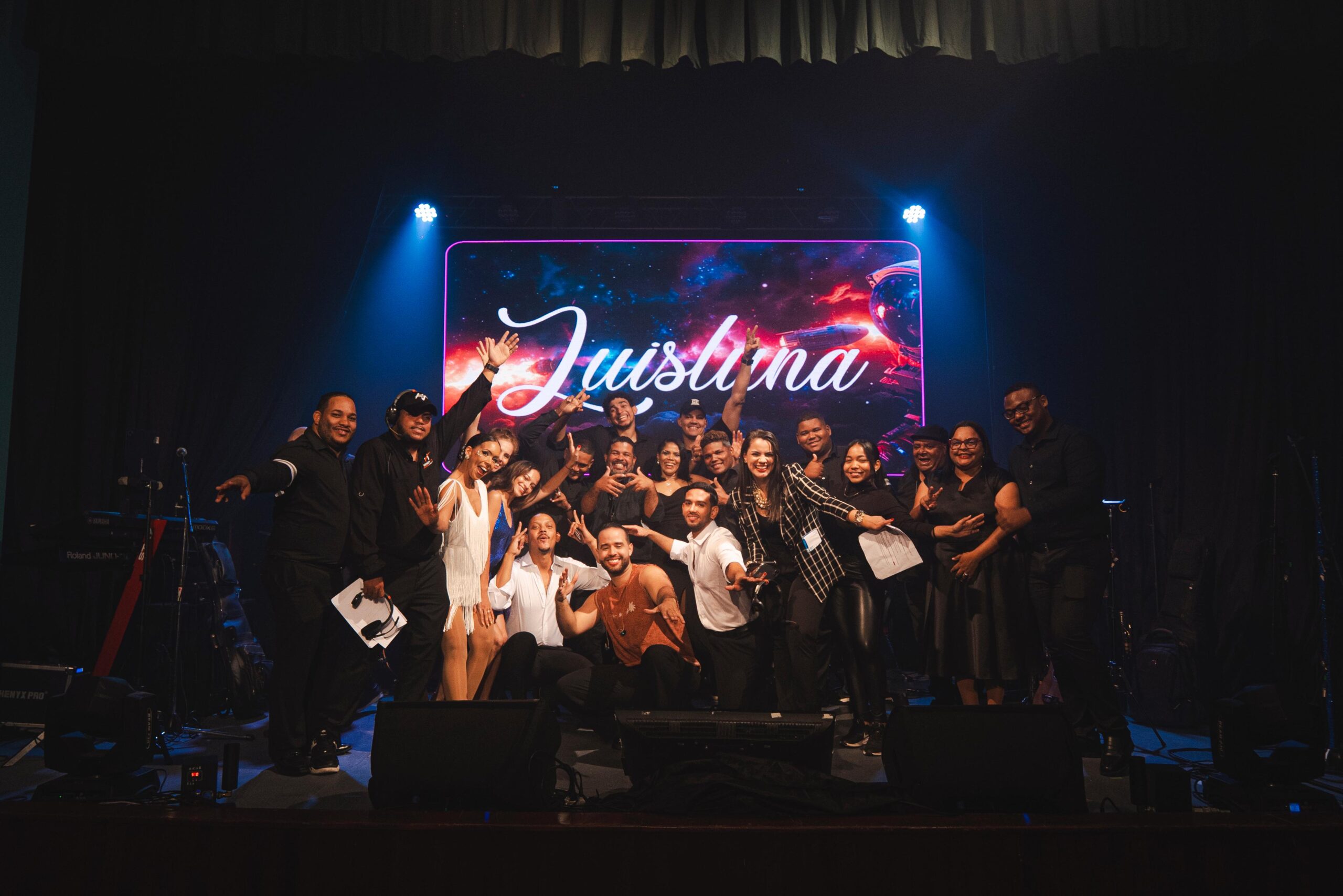 Luis Luna en Otra Galaxia: Un viaje musical más allá de las estrellas 5