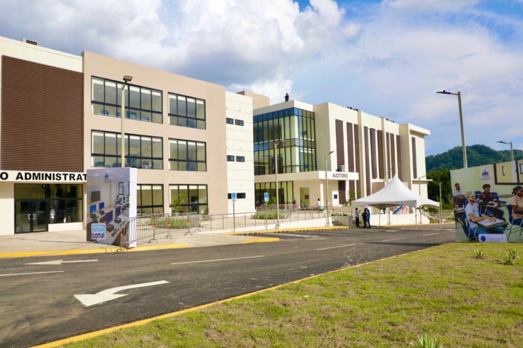 Inauguran en Cotuí nuevo campus regional de la UASD con 29 aulas 10 Inauguran en Cotuí nuevo campus regional de la UASD con 29 aulas