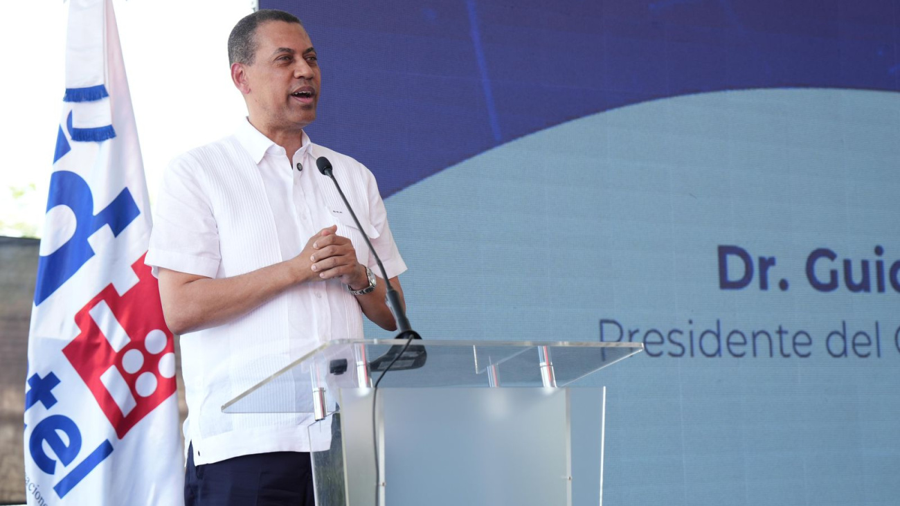 Indotel lanza programa de alfabetización digital para 100,000 personas 5 El Indotel lanzó el programa “Soy Digital” para capacitar a 100,000 padres, madres y tutores en habilidades digitales básicas, con el apoyo del Minerd, BID y Critertec, impulsando la inclusión y transformación digital en República Dominicana.