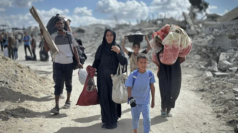 Israel inicia retirada parcial de Gaza tras el alto el fuego con Hamas 5