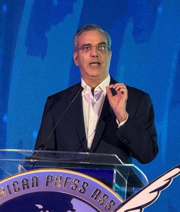 Abinader dice en Asamblea General de la SIP que un gobierno que teme a la prensa, teme a la verdad 5 Abinader reafirma el compromiso de su gobierno con la libertad de prensa y la verdad durante la Asamblea General de la SIP en Punta Cana.