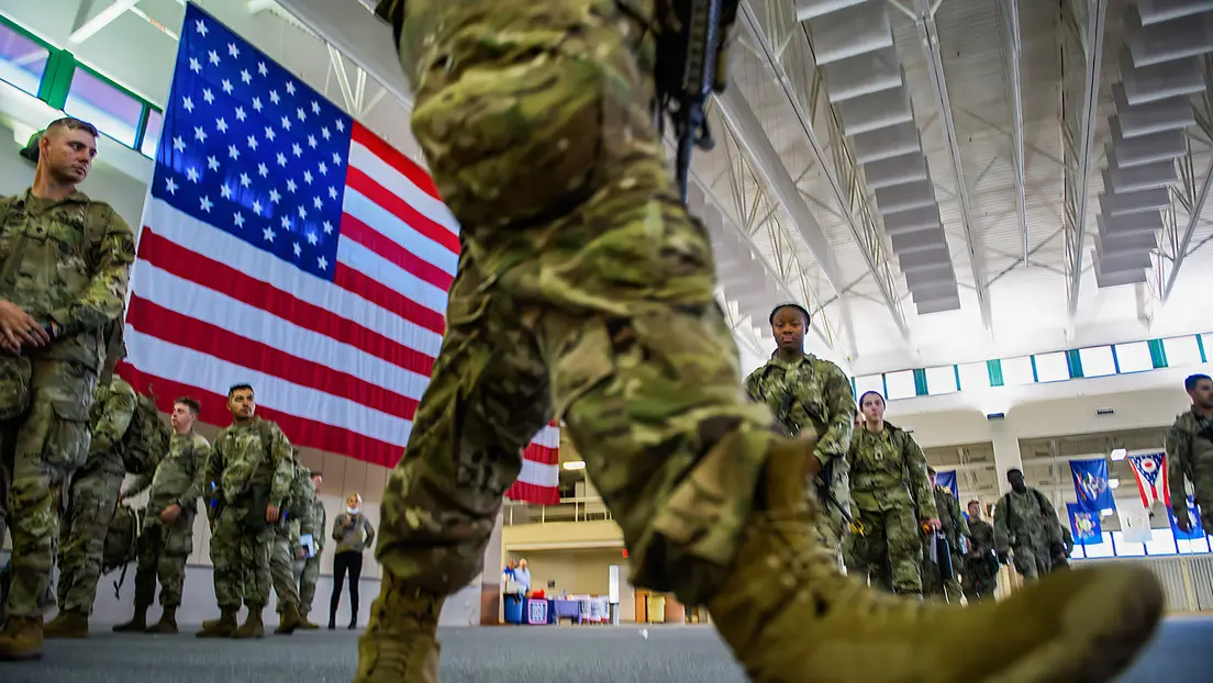 EE.UU. y China podrían entrar en guerra si no mejoran su comunicación militar, advierten expertos 12 Expertos advierten que la falta de comunicación militar entre EE.UU. y China podría provocar un conflicto.