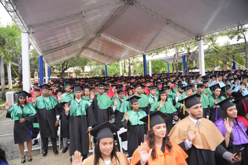 UASD celebra su 487 aniversario con la graduación de 3,710 nuevos profesionales 8 UASD celebra su 487 aniversario con la graduación de 3,710 nuevos profesionales