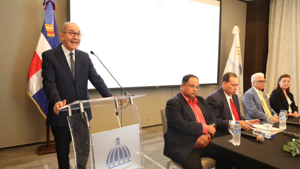 El Mescyt presentó el Manual de Autoestudio para evaluar y acreditar las escuelas de medicina dominicanas bajo estándares internacionales, fortaleciendo la calidad educativa y la comparabilidad con Estados Unidos.