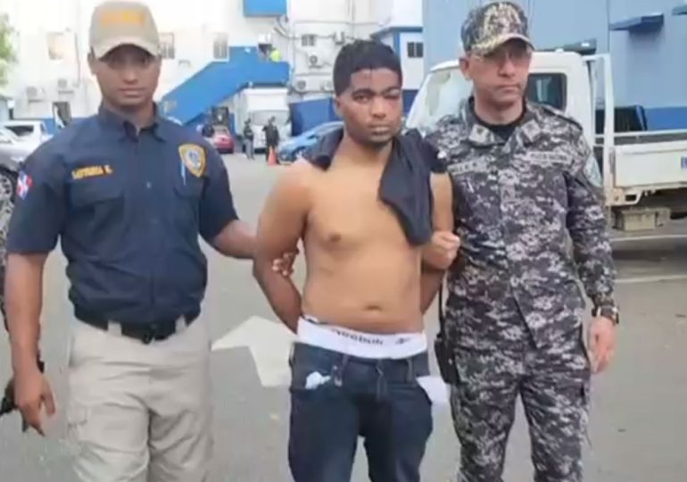 Policía Nacional detiene presunto autor de incidente violento en UASD 5 Policía Nacional arresta al presunto responsable del incidente violento ocurrido en la UASD, bajo investigación del Ministerio Público.