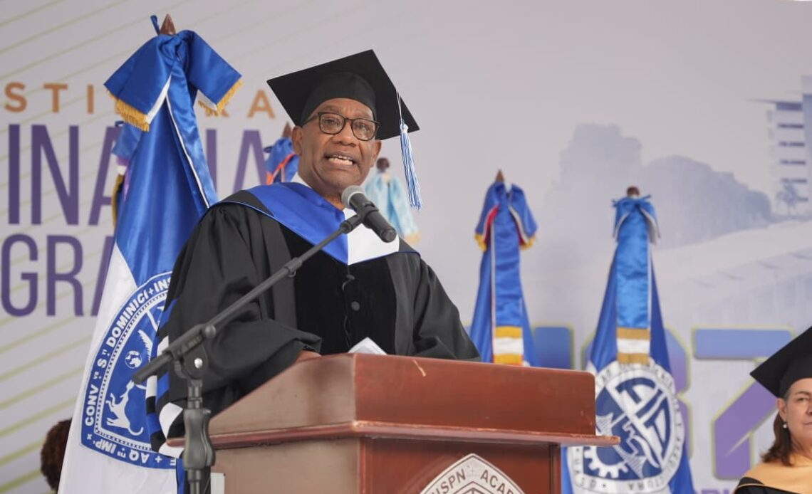 UASD celebra su 487 aniversario con la graduación de 3,710 nuevos profesionales 12 La UASD conmemoró su 487 aniversario con la graduación de 3,710 nuevos profesionales en un acto solemne encabezado por su rector.