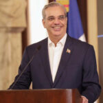 Presidente Abinader: Con este acuerdo nace el Centro de Excelencia en Inteligencia Artificial (CEIA), espacio para la formación, investigación e innovación tecnológica 3 El presidente Luis Abinader anunció la creación del Centro de Excelencia en Inteligencia Artificial (CEIA) tras firmar un acuerdo histórico entre el Gobierno dominicano y NVIDIA. Este centro impulsará la formación, investigación e innovación tecnológica, posicionando a República Dominicana como líder regional en inteligencia artificial y soberanía digital.