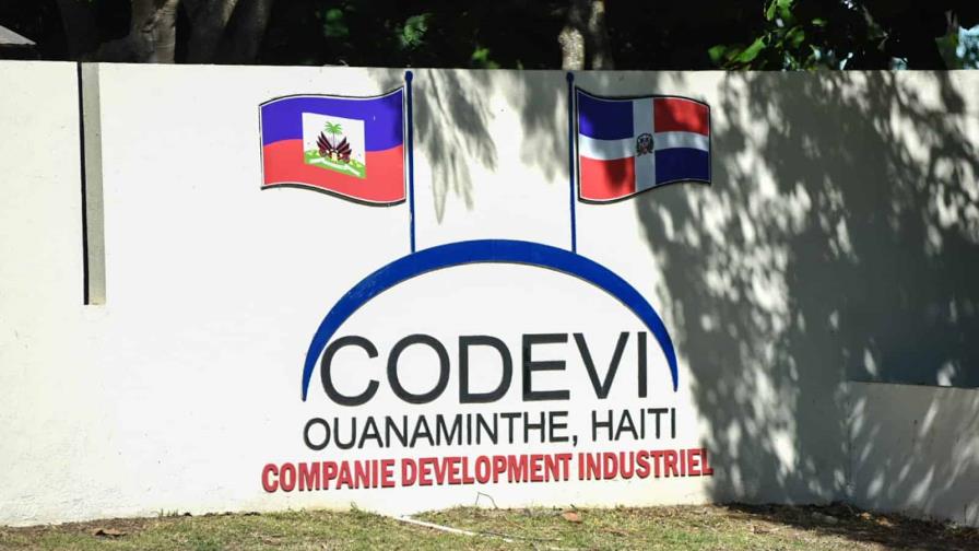 Evacúan a empleados tras protesta en la zona franca Codevi 5