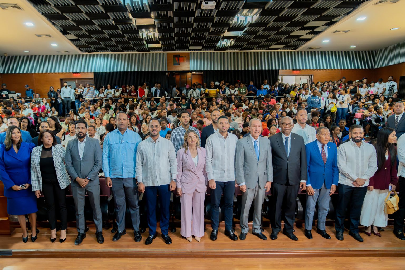 Gobierno dominicano convoca a jóvenes a integrarse a la “Tarjeta Joven” y presenta su portal de registro